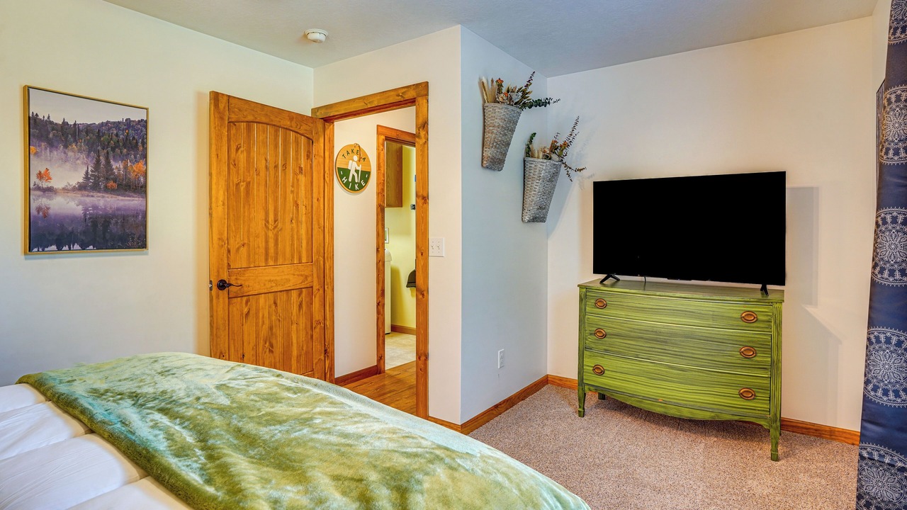 Photo of Bedroom in Kuttawa