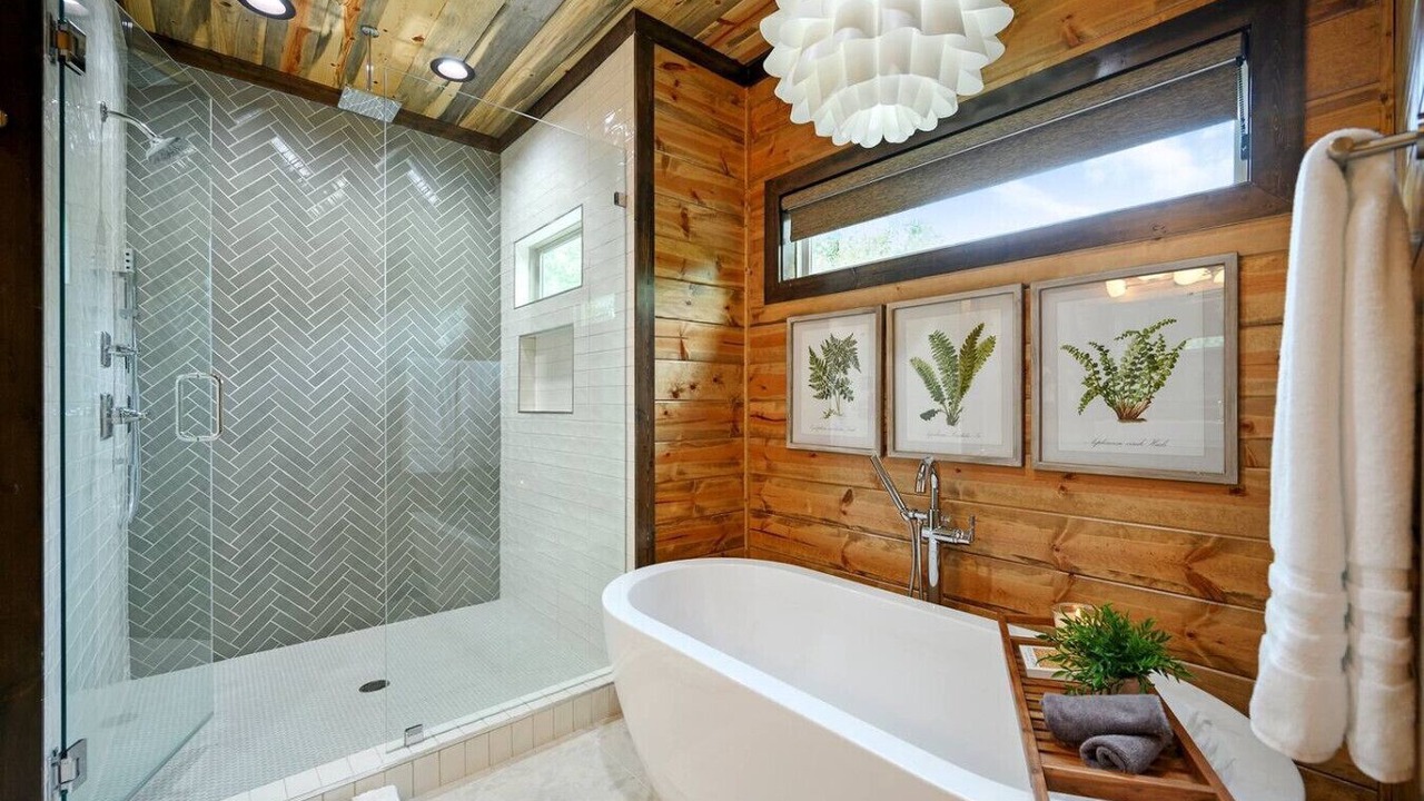 Photo of Bathroom in Broken Bow
