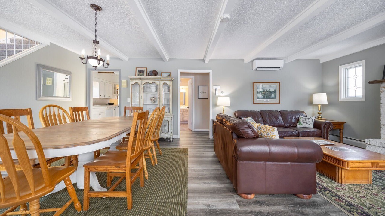 Photo of Livingroom in Hermantown