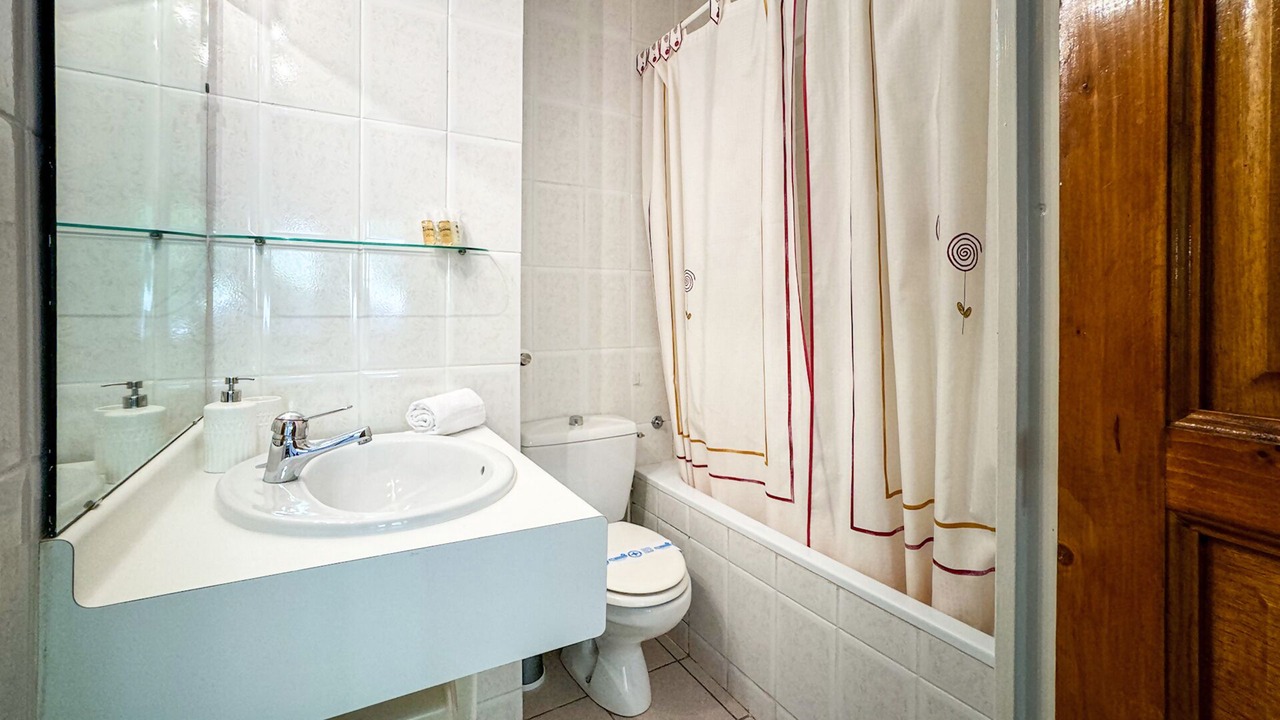 Photo of Bathroom in Enveitg