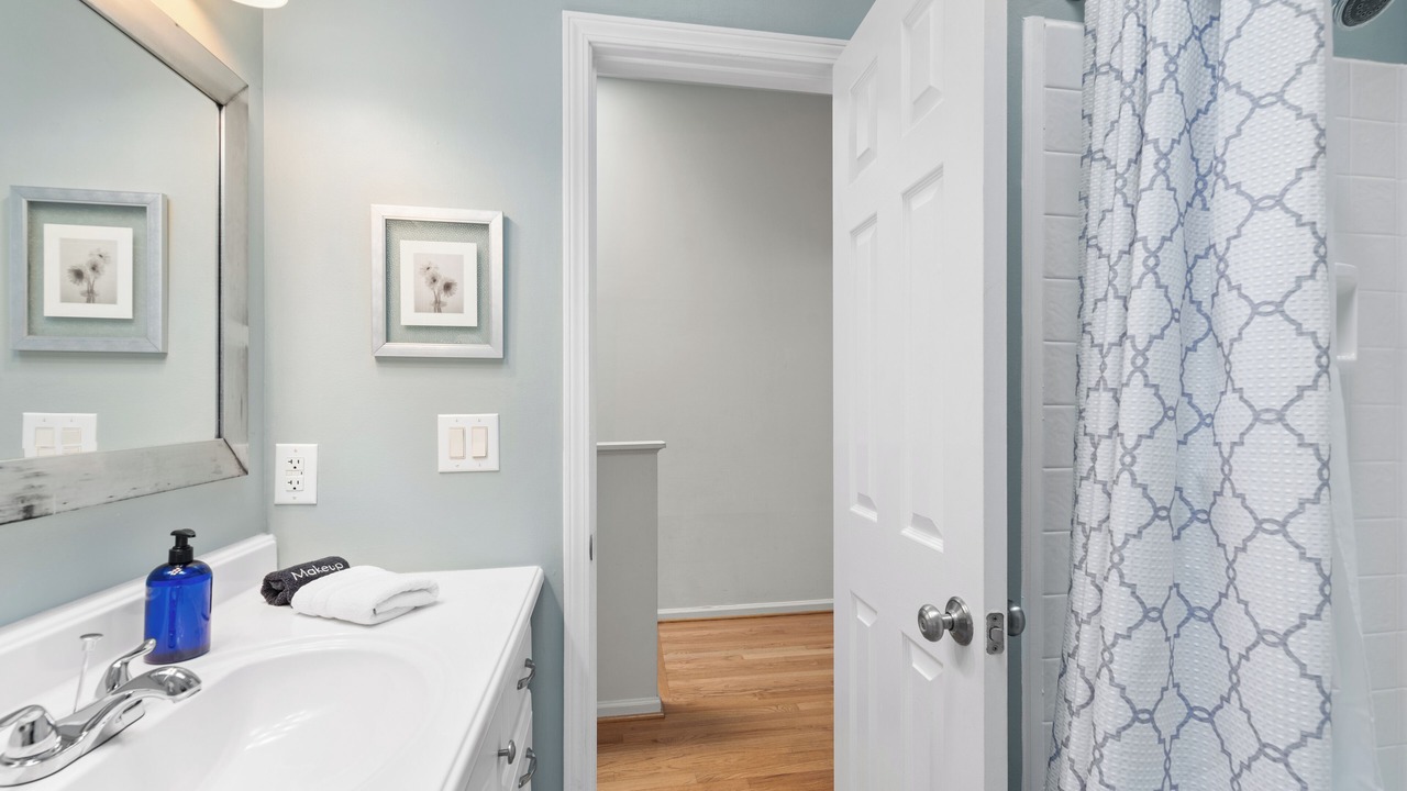 Photo of Bathroom in Lafayette Square
