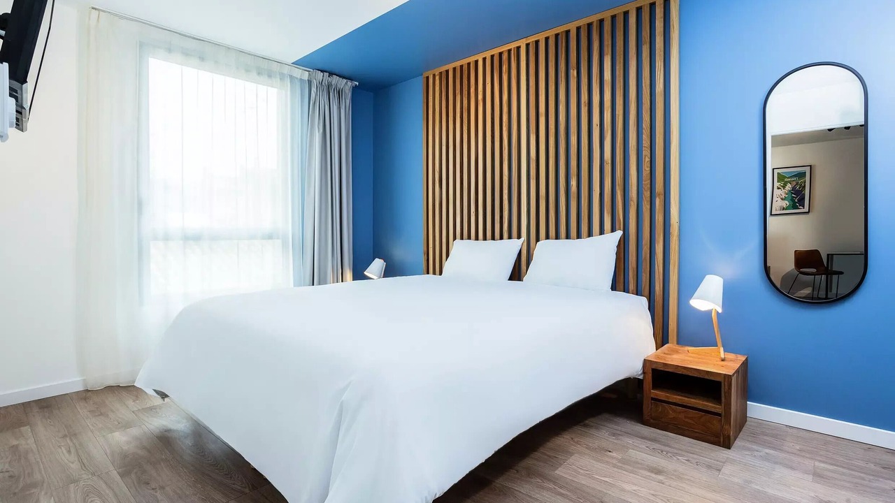 Photo of Bedroom in Comedie