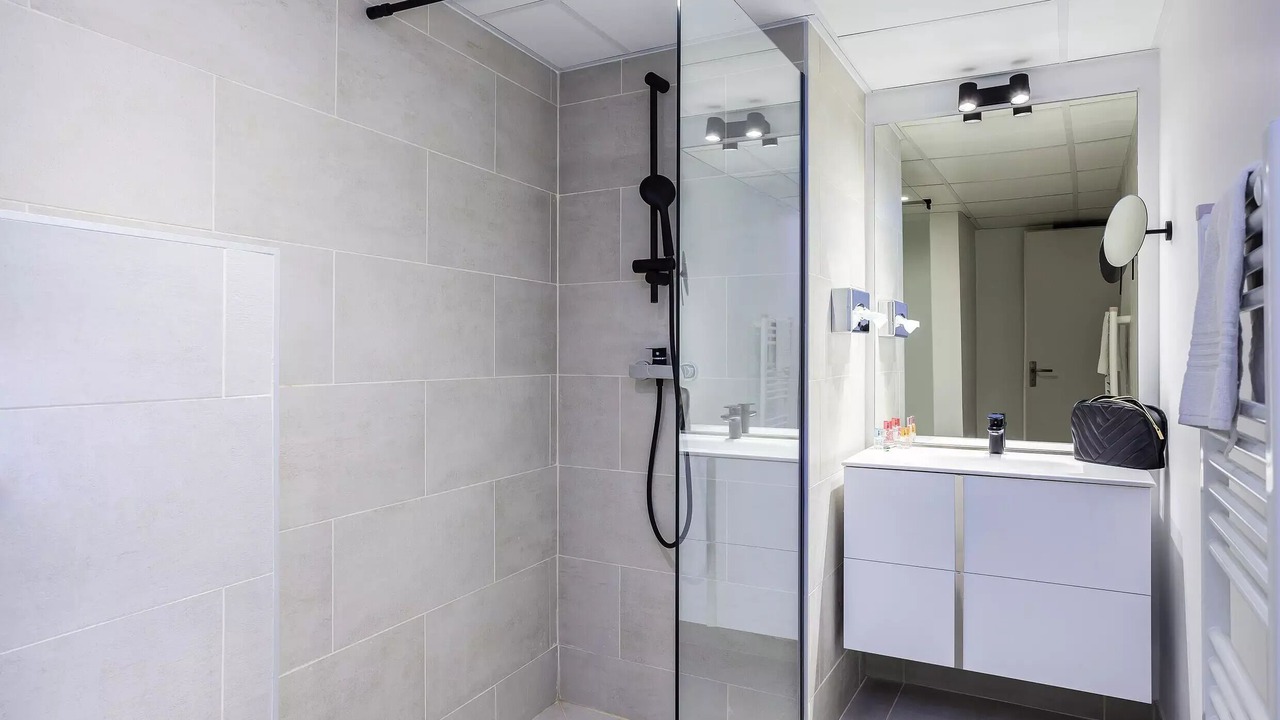 Photo of Bathroom in Comedie