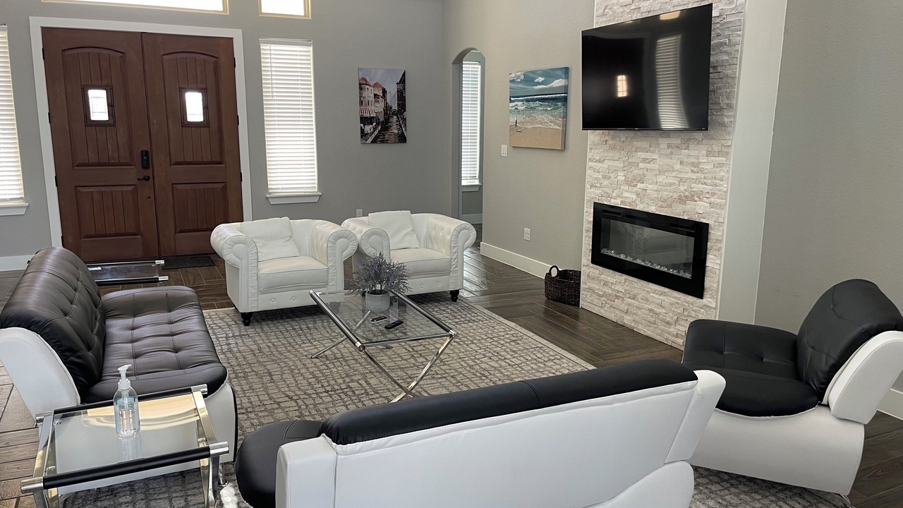 Photo of Livingroom in Horseshoe Bay West