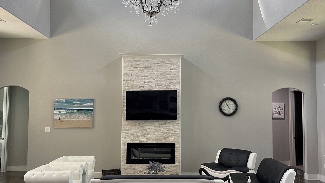 Photo of Livingroom in Horseshoe Bay West