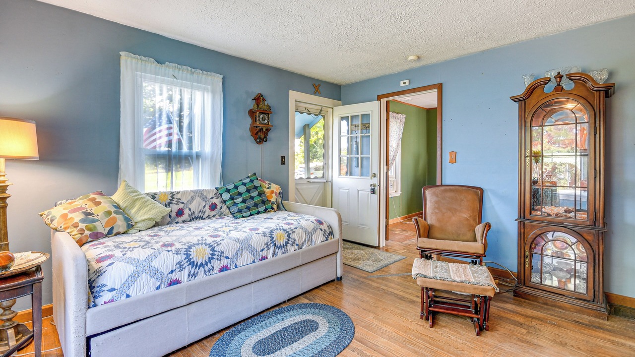 Photo of Livingroom in Newfield