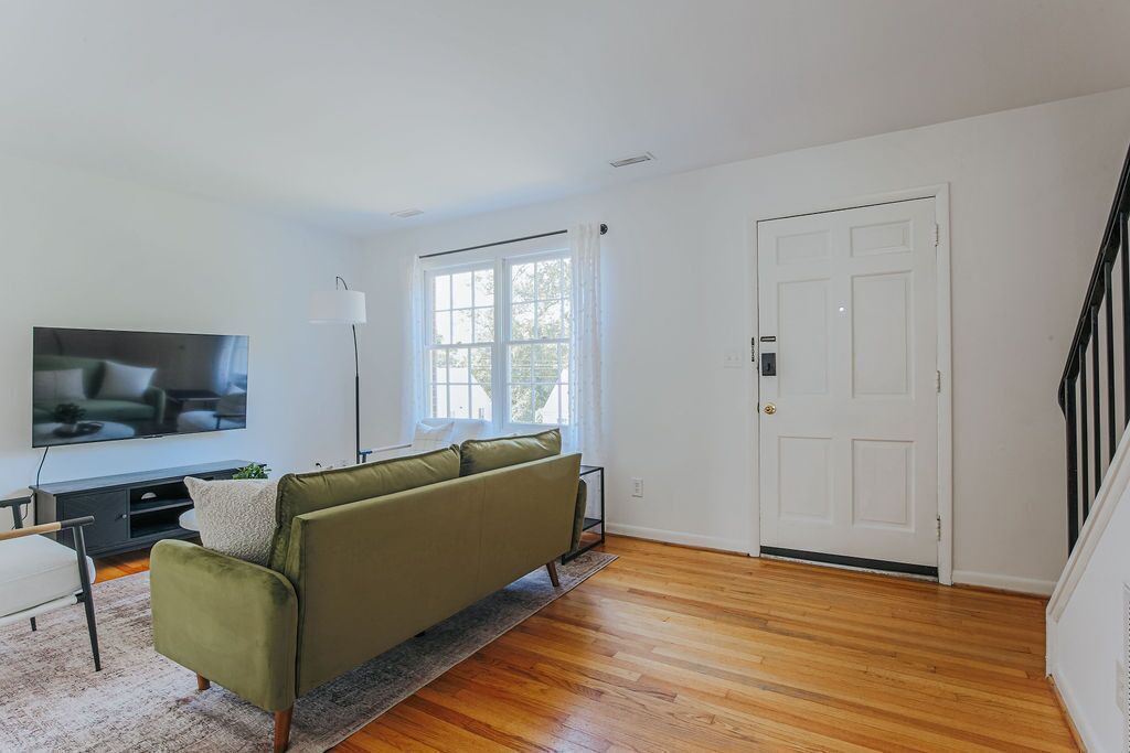 Photo of Livingroom in Jefferson Park Avenue
