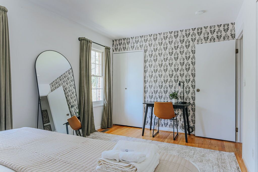 Photo of Bedroom in Jefferson Park Avenue