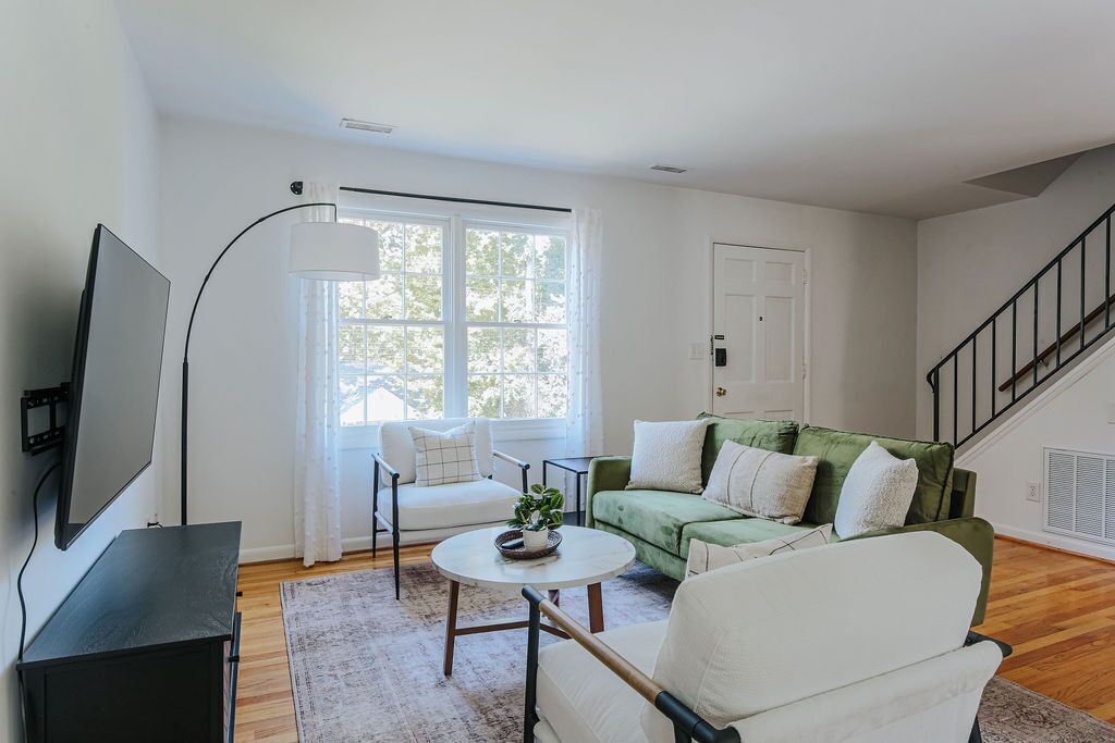 Photo of Livingroom in Jefferson Park Avenue