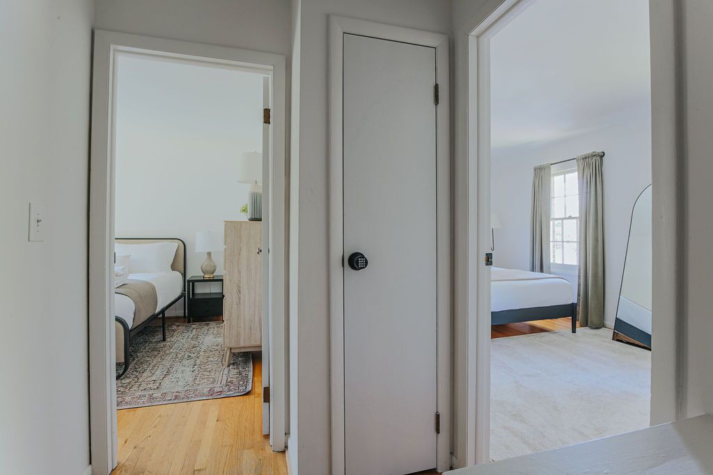 Photo of Bedroom in Jefferson Park Avenue