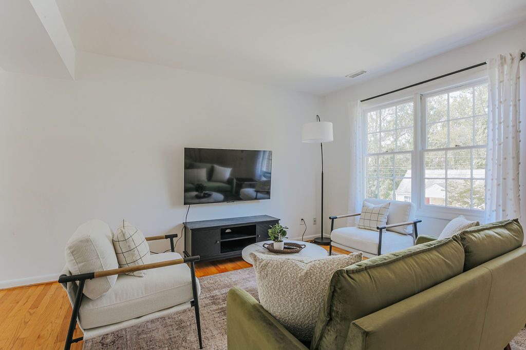 Photo of Livingroom in Jefferson Park Avenue