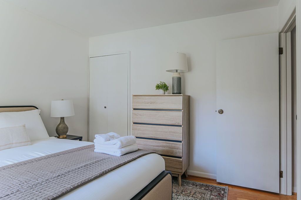 Photo of Bedroom in Jefferson Park Avenue
