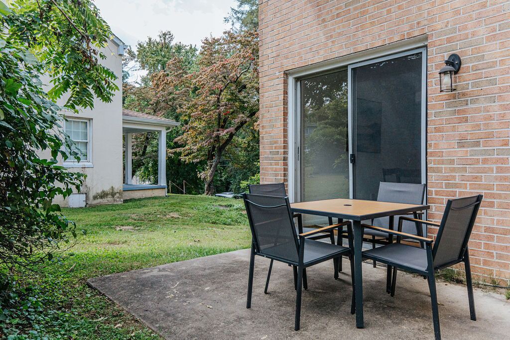 Photo of Outdoor in Jefferson Park Avenue