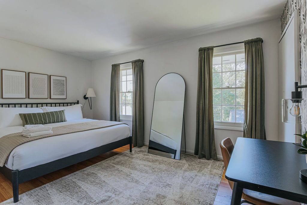 Photo of Bedroom in Jefferson Park Avenue