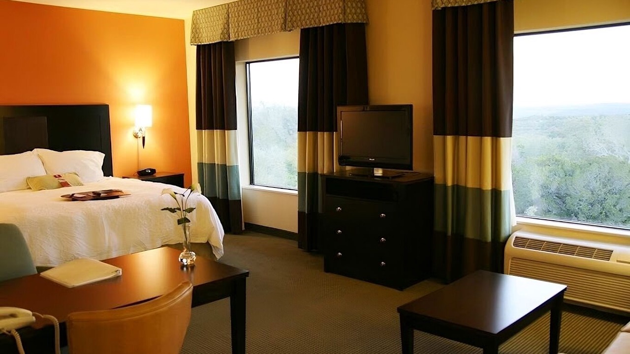 Photo of Bedroom in Lakeway