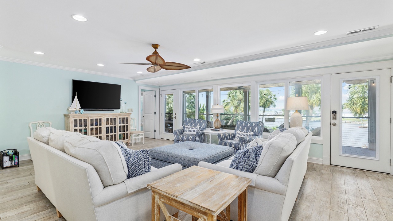 Photo of Livingroom in Inlet Harbour