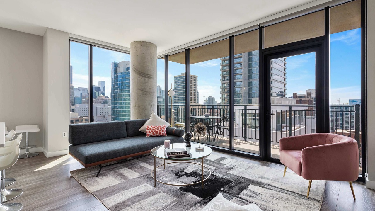 Photo of Livingroom in Near North Side