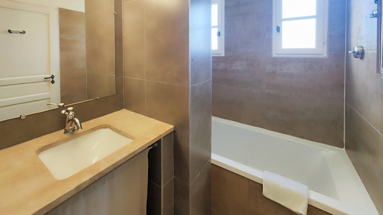 Photo of Bathroom in Saint-Laurent-de-la-Cabrerisse