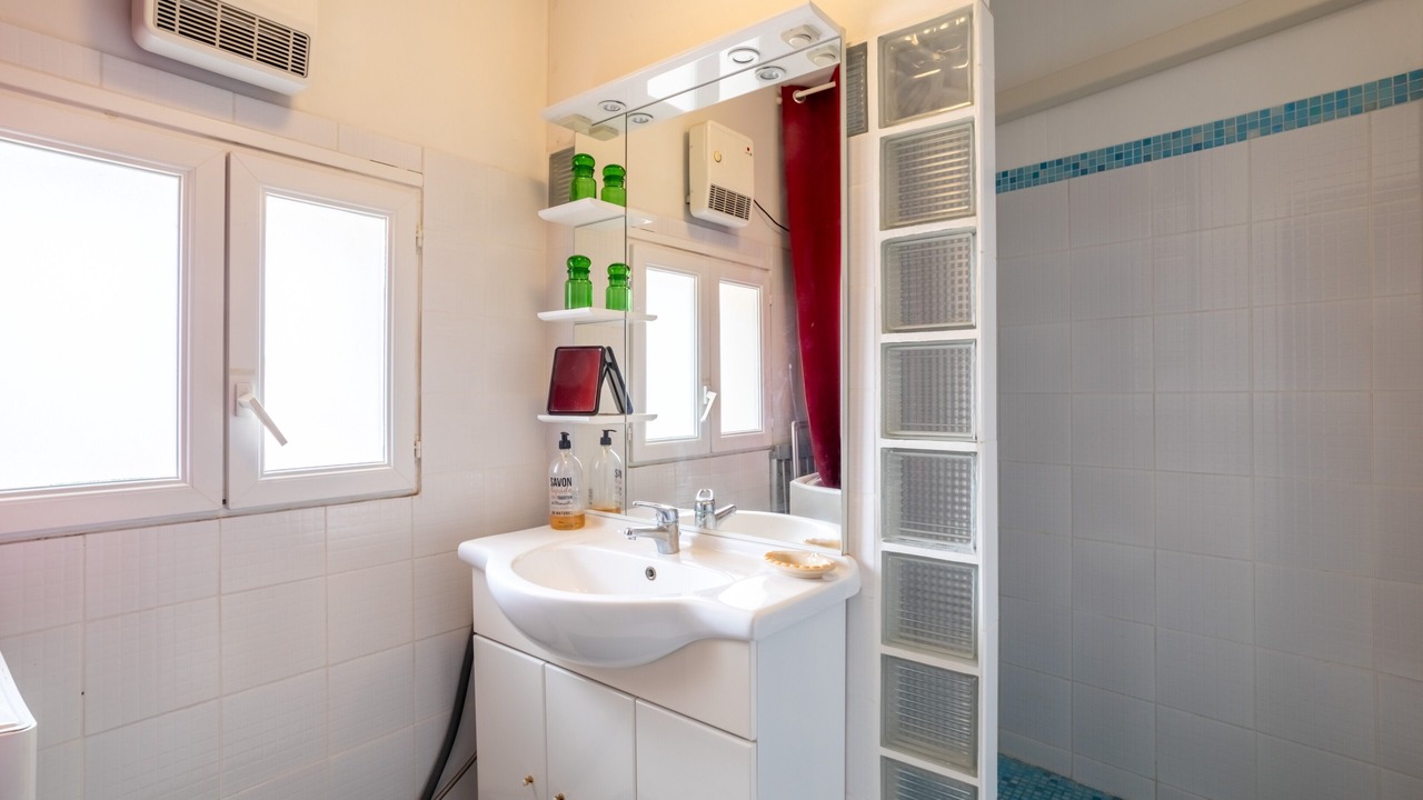 Photo of Bathroom in Claira