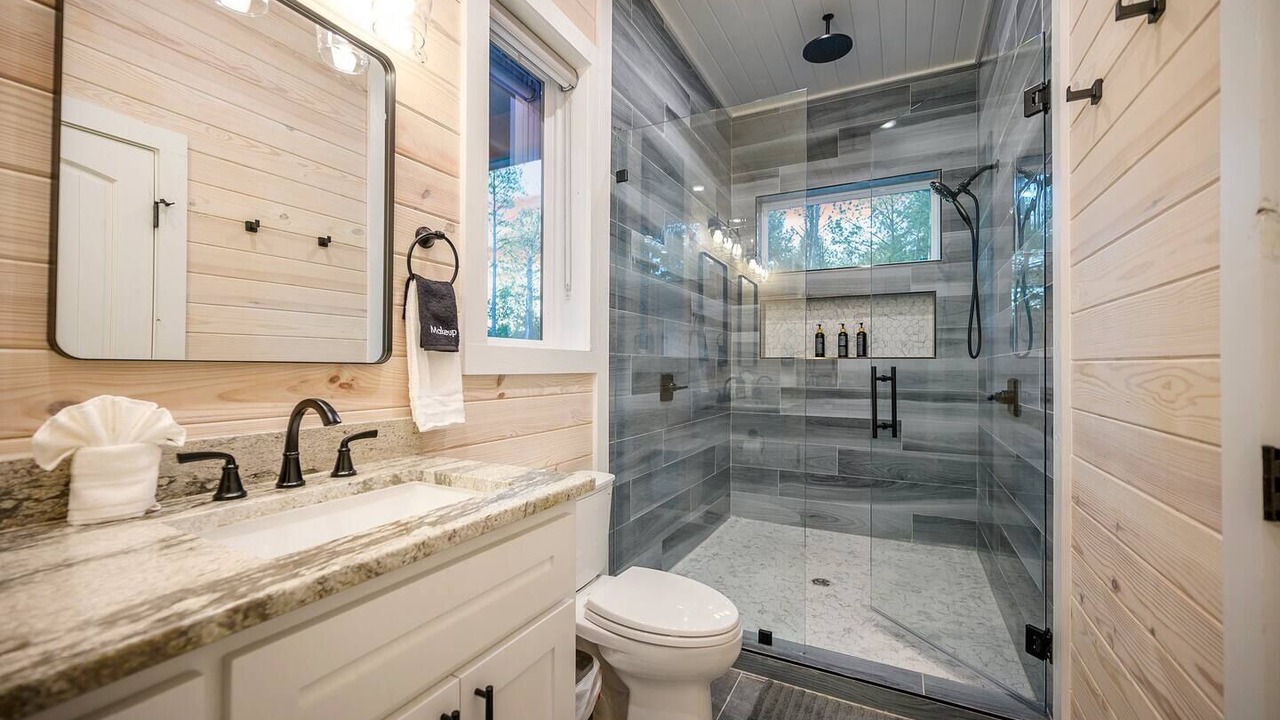 Photo of Bathroom in Broken Bow