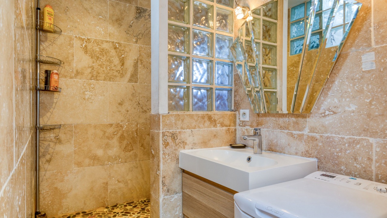 Photo of Bathroom in Sete