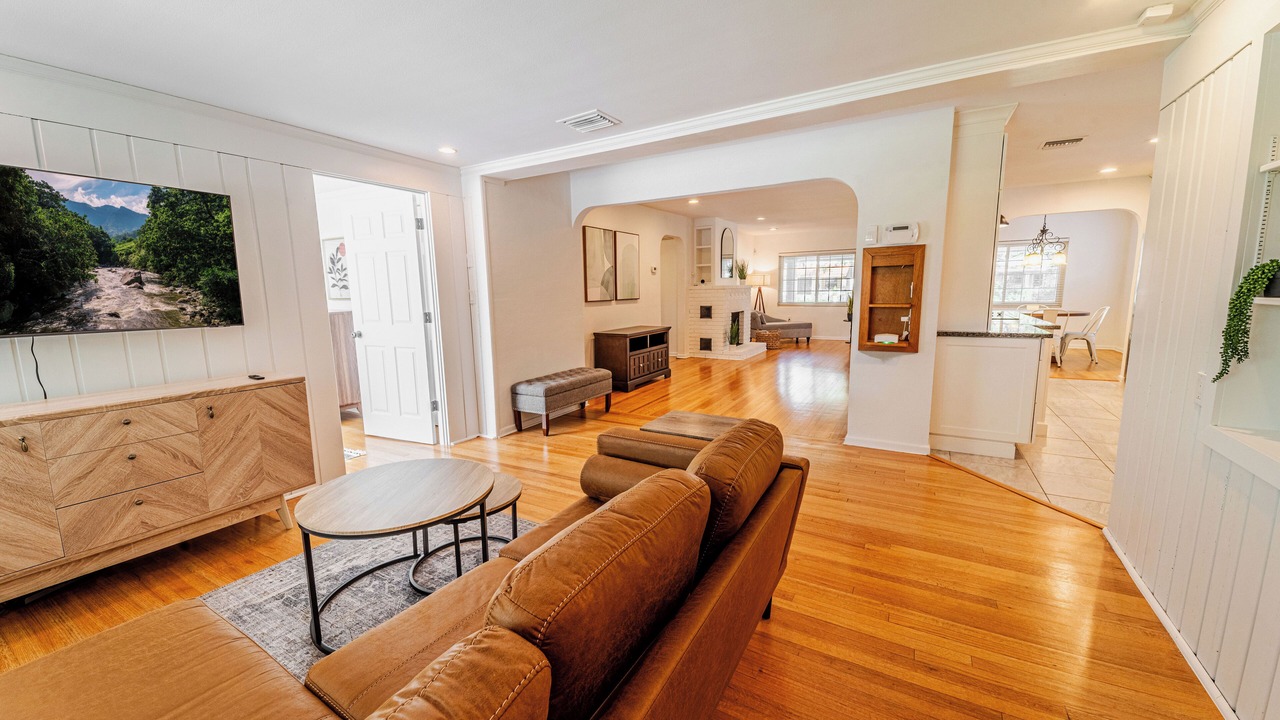 Photo of Livingroom in Orwin Manor