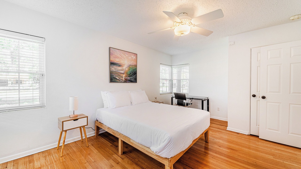 Photo of Bedroom in Orwin Manor