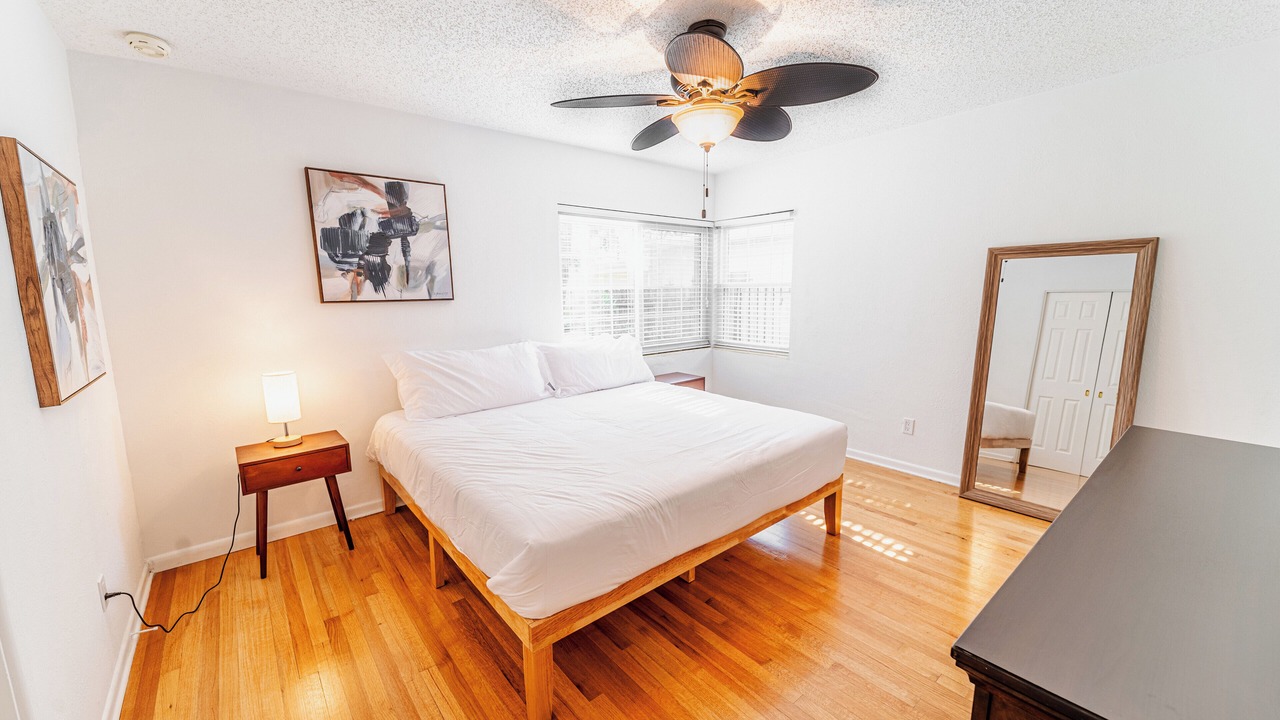 Photo of Bedroom in Orwin Manor
