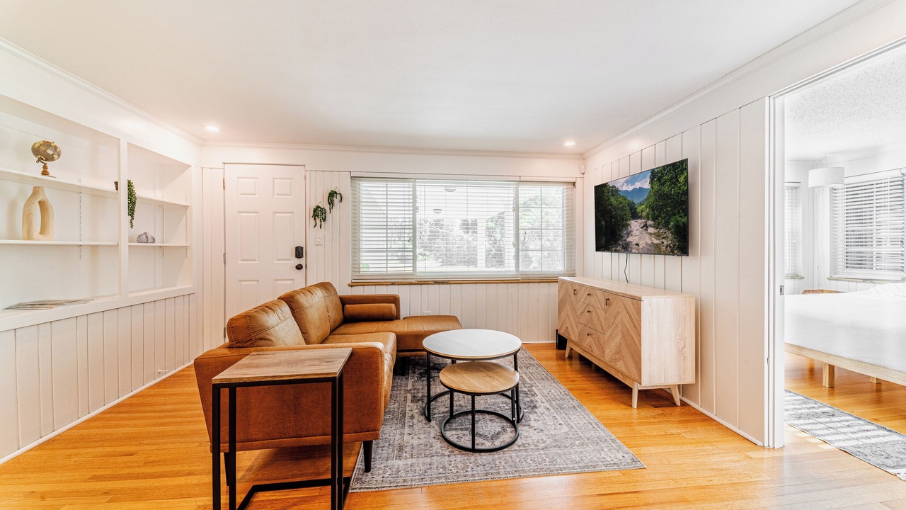 Photo of Livingroom in Orwin Manor