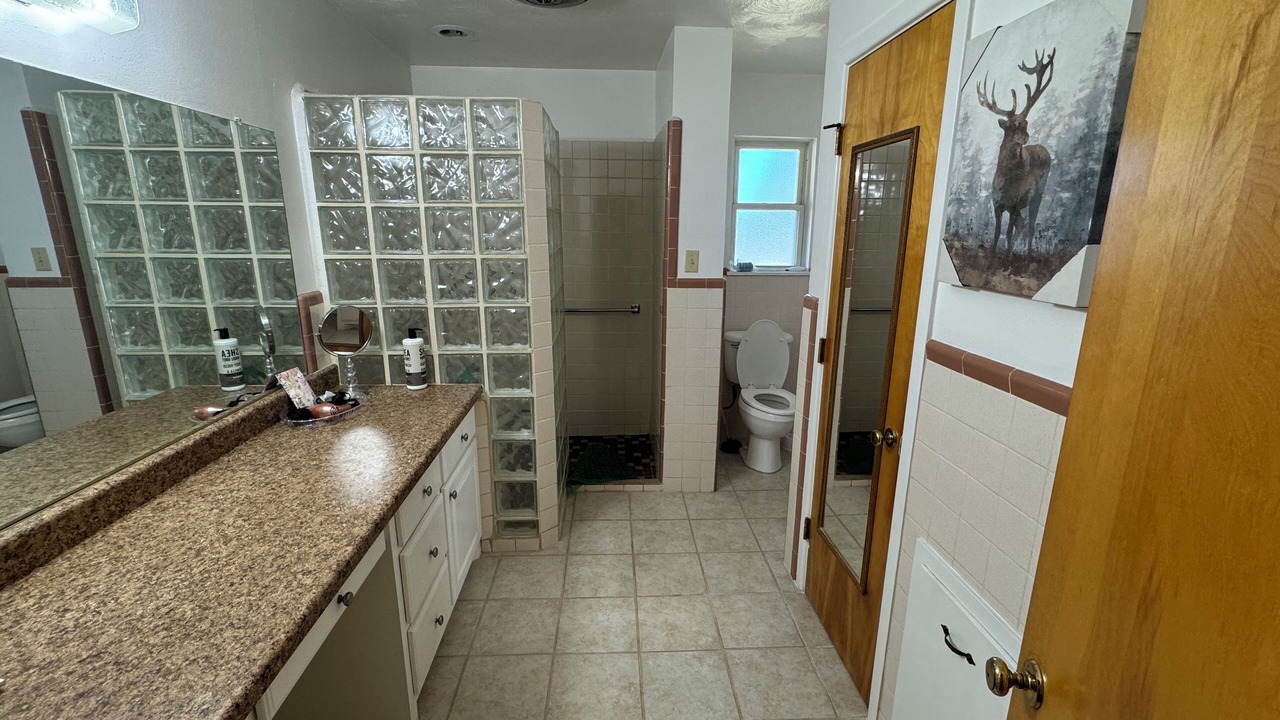 Photo of Bathroom in Spur