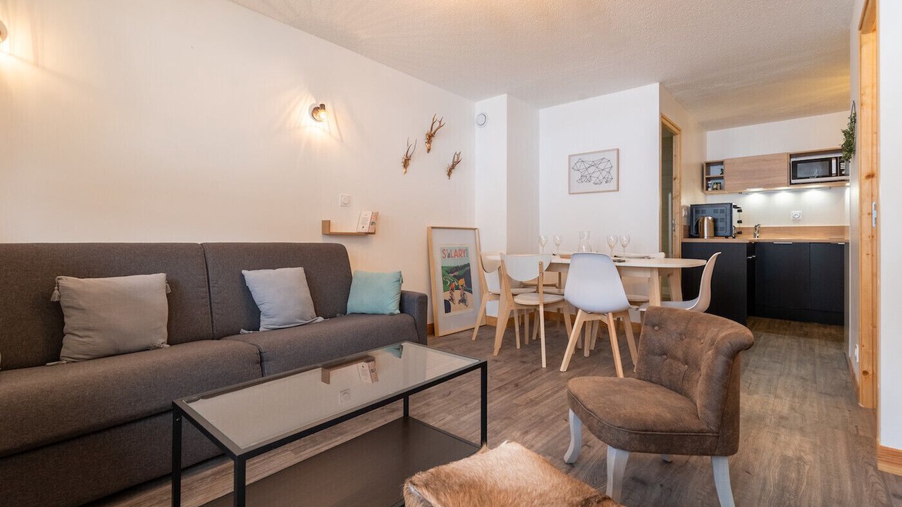 Photo of Livingroom in Genos