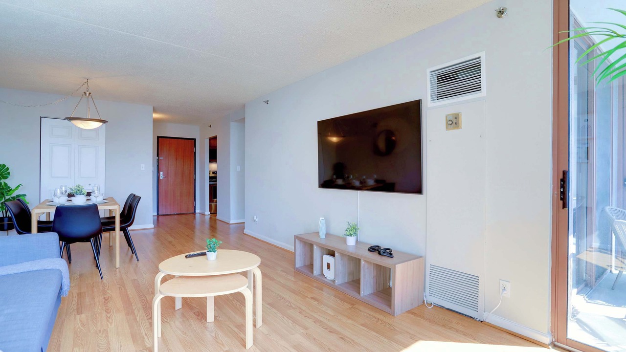 Photo of Livingroom in Crystal City