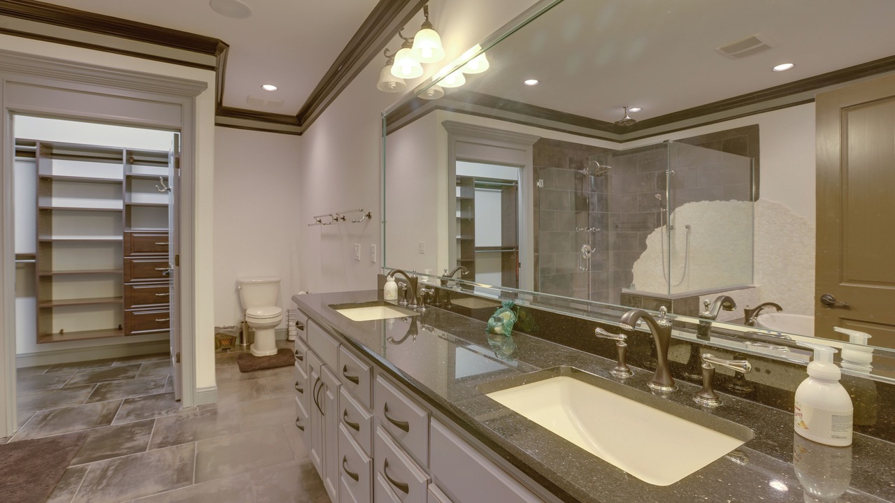 Photo of Bathroom in Alabaster
