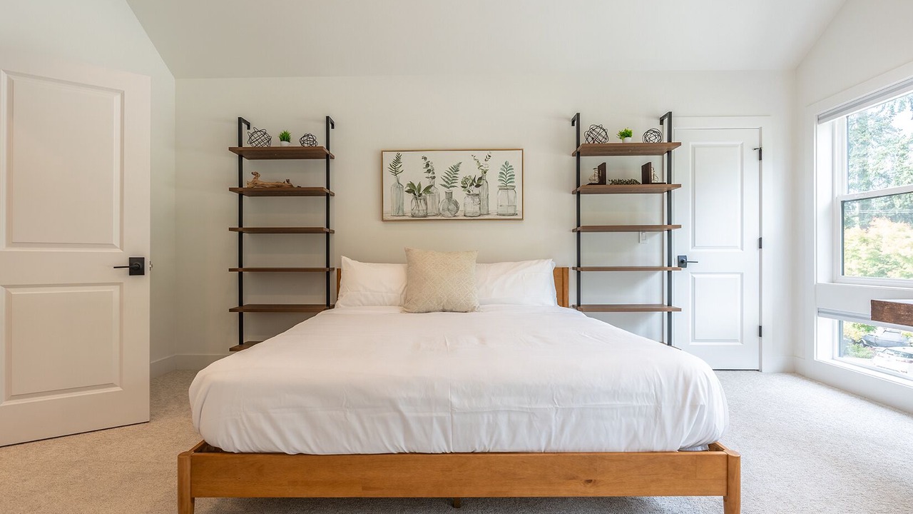 Photo of Bedroom in East Lake Hills