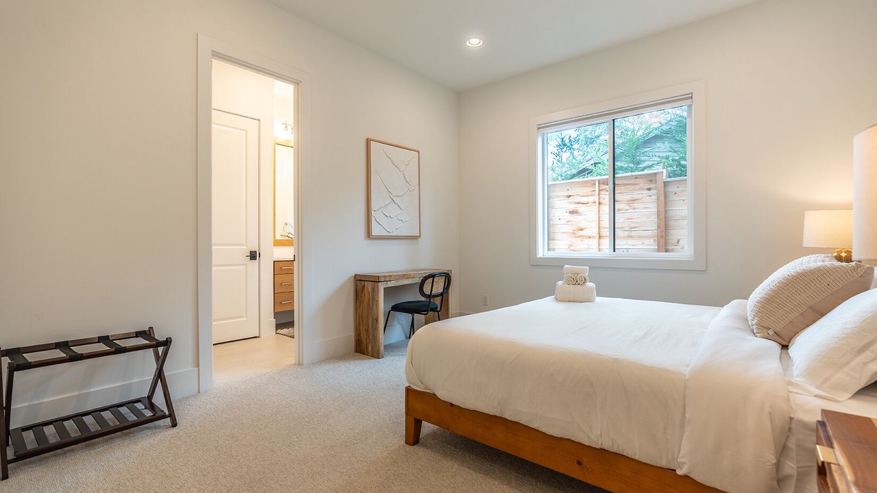 Photo of Bedroom in East Lake Hills