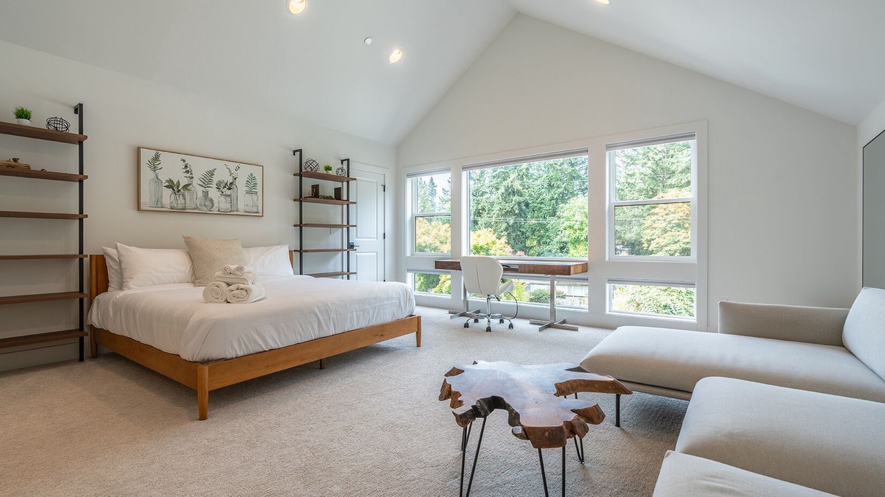 Photo of Bedroom in East Lake Hills