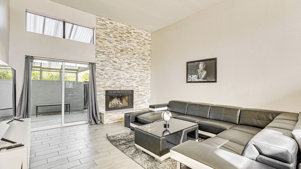 Photo of Livingroom in Paradise Valley Village