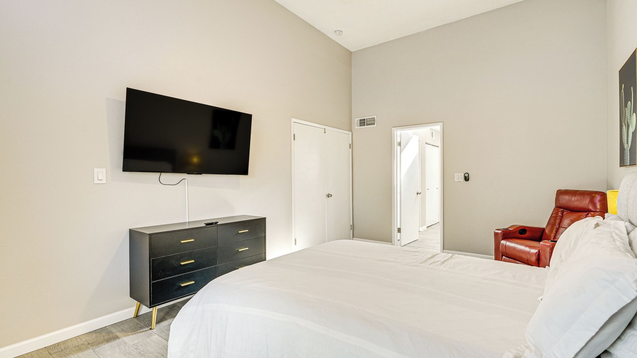 Photo of Bedroom in Paradise Valley Village