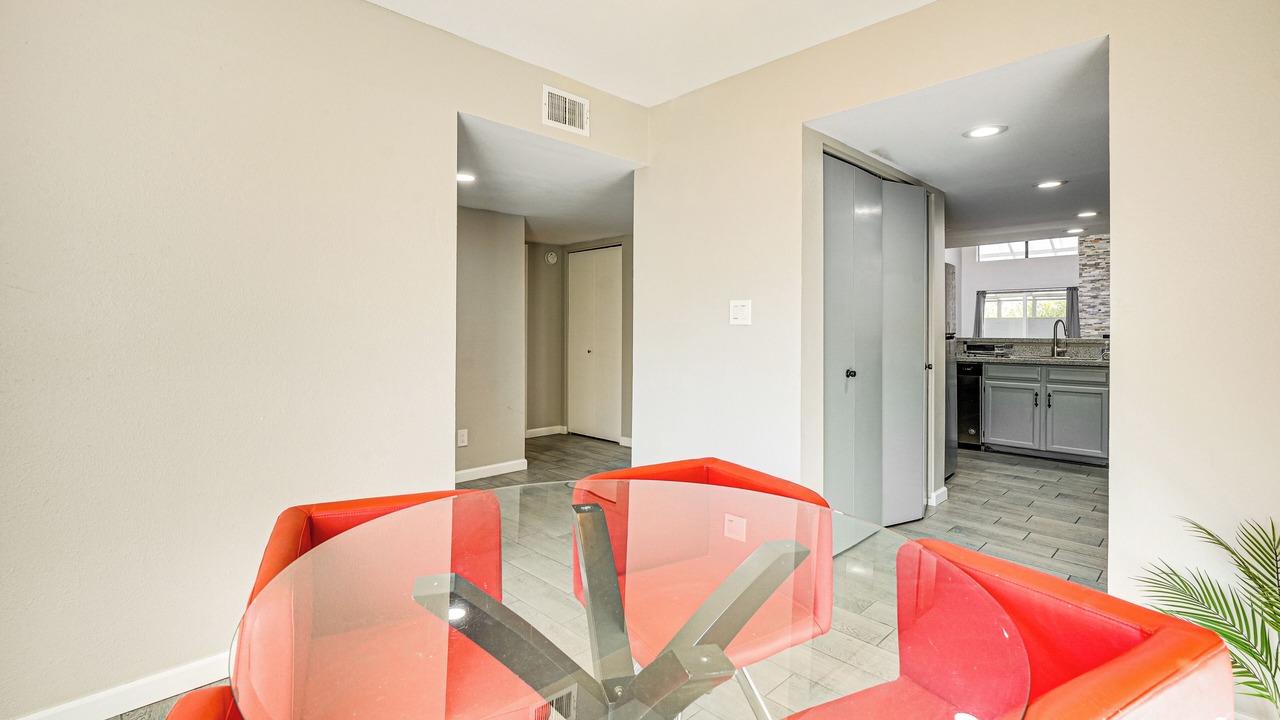 Photo of Livingroom in Paradise Valley Village
