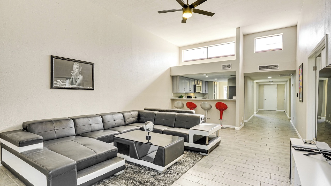 Photo of Livingroom in Paradise Valley Village