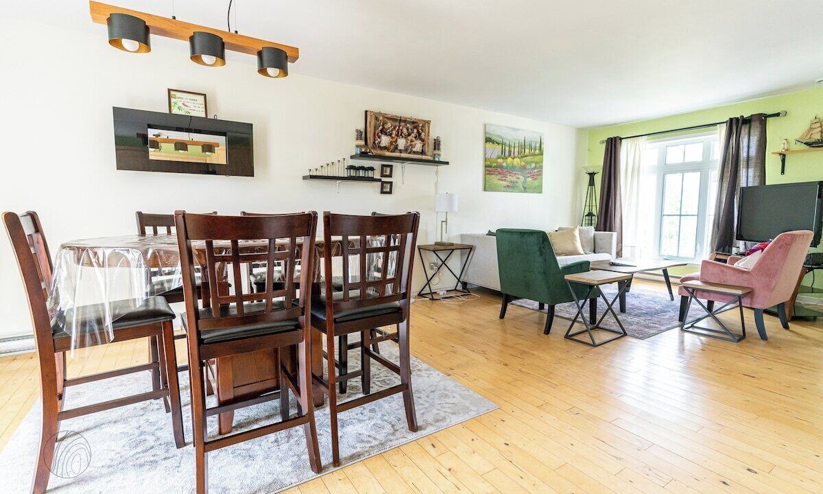Photo of Livingroom in Vaudreuil