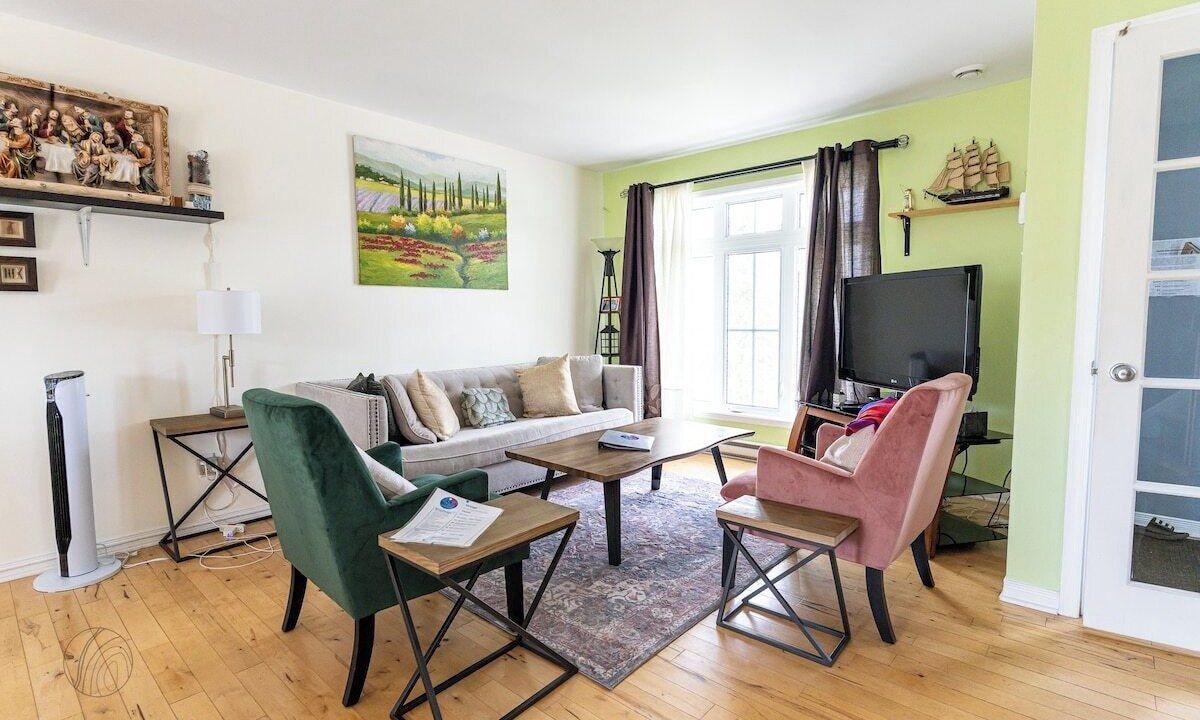 Photo of Livingroom in Vaudreuil