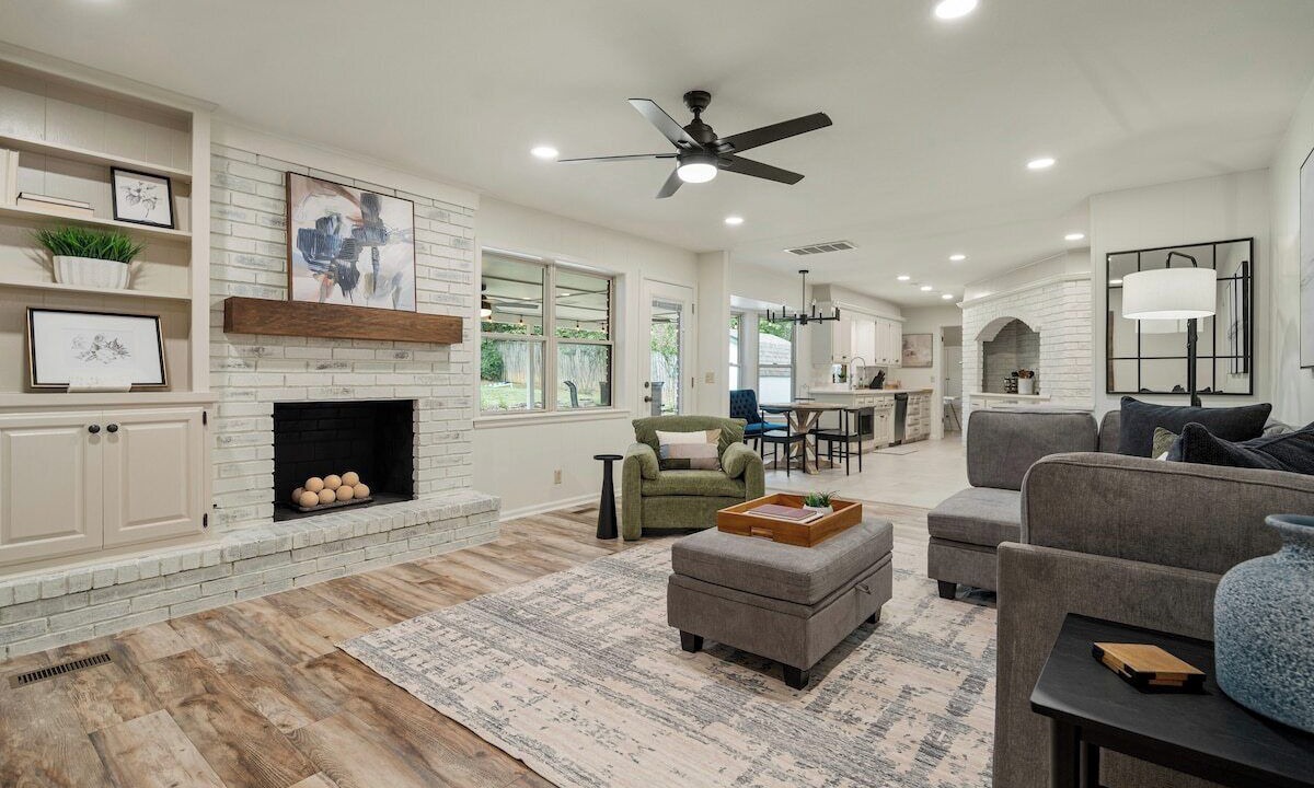 Photo of Livingroom in South Tulsa