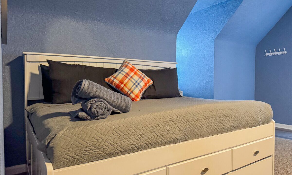 Photo of Bedroom in Mount Oliver