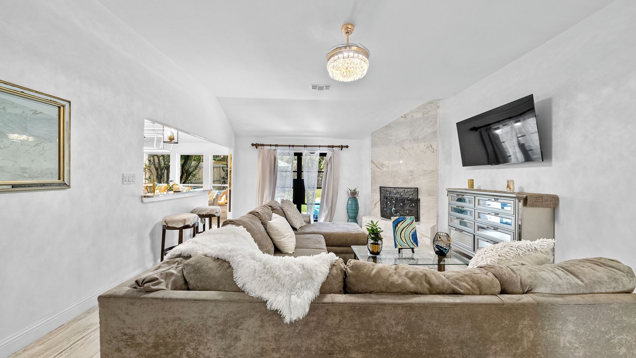 Photo of Livingroom in Southwest Arlington
