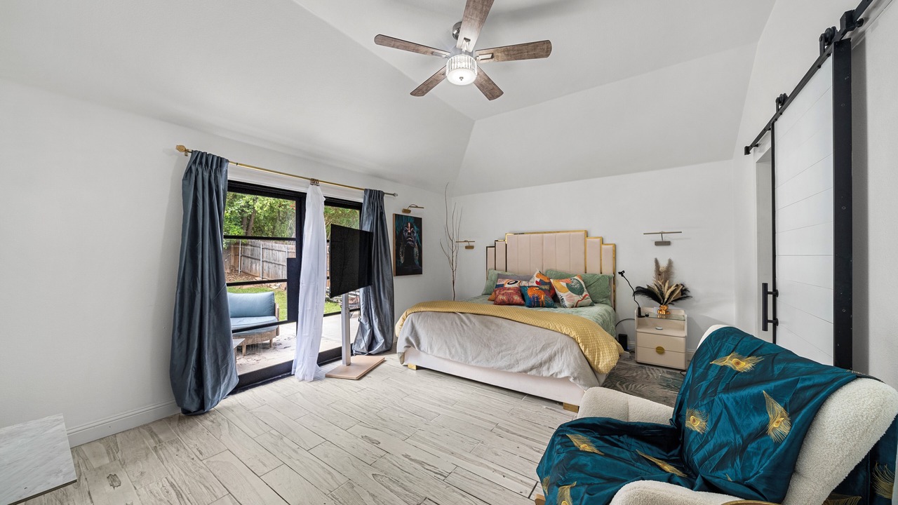 Photo of Bedroom in Southwest Arlington