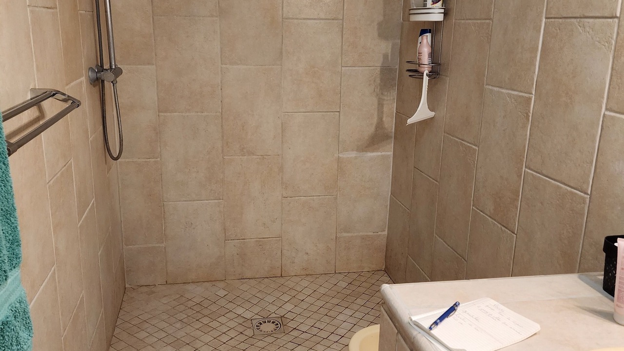 Photo of Bathroom in Longueval-Barbonval