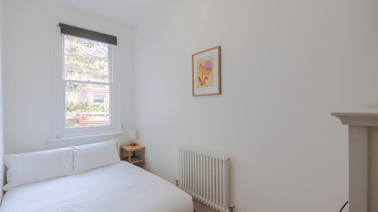 Photo of Bedroom in Oval