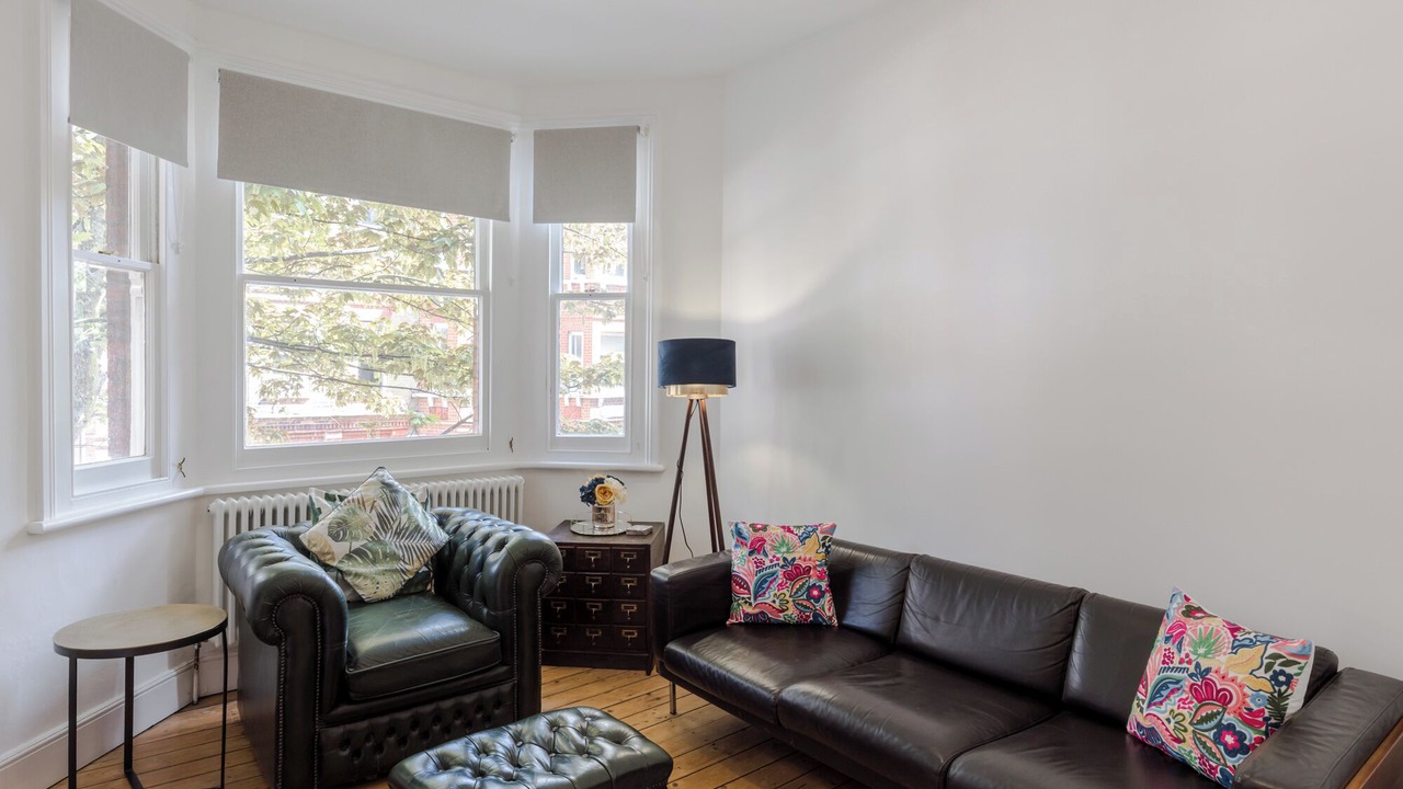 Photo of Livingroom in Oval