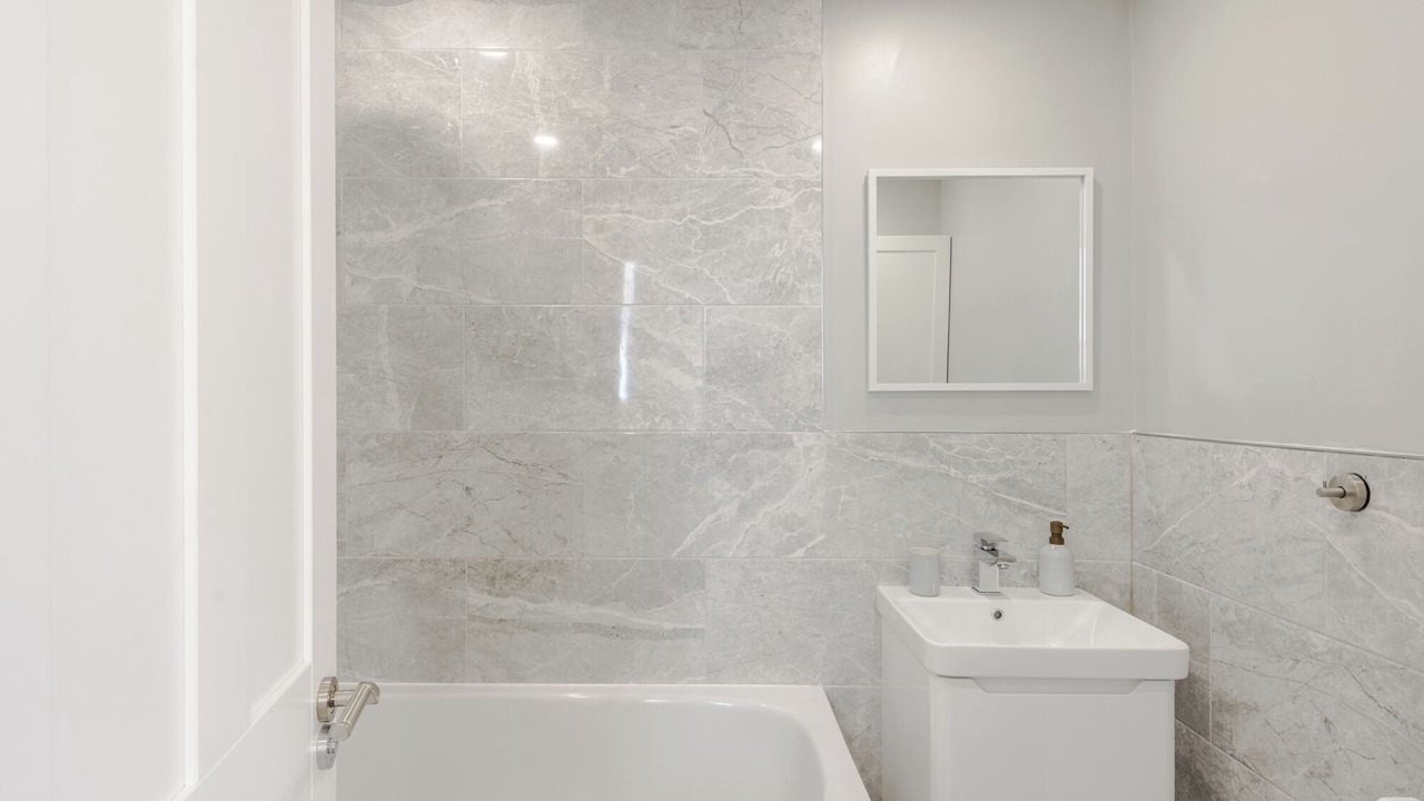 Photo of Bathroom in Oval